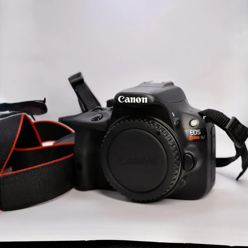 Canon DSLR SL1 Camera with 3 Lenses, Batteries and Bags - Excellent!